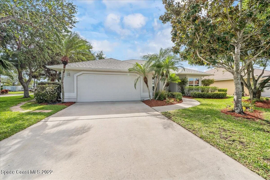 Photo of 1001 Fieldstone Drive
