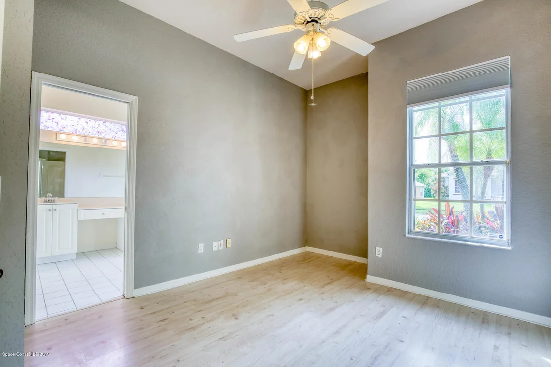 Photo of 984 Carriage Hill Road