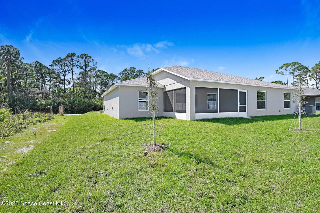 Photo of 1089 Savery Road
