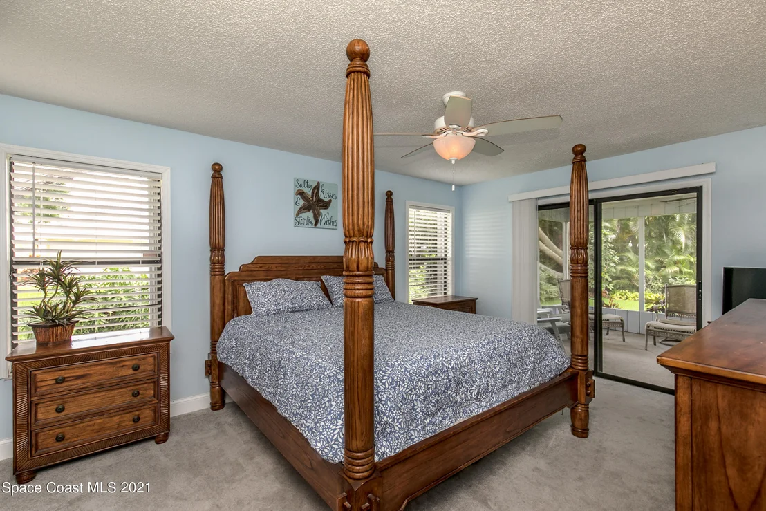 Photo of 949 Streamlet Ave Avenue