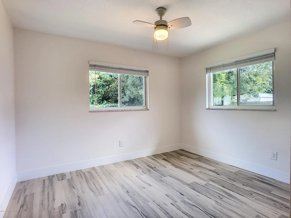 Photo of 304 N Roundtree Drive