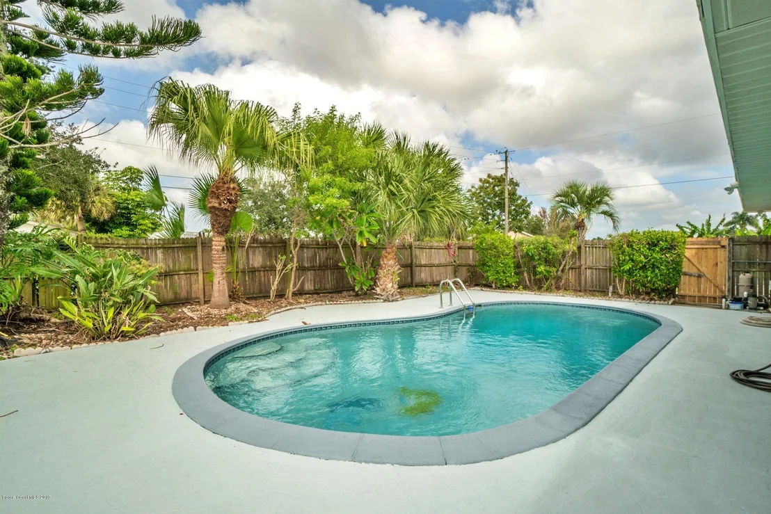 Photo of 818 Heron Road