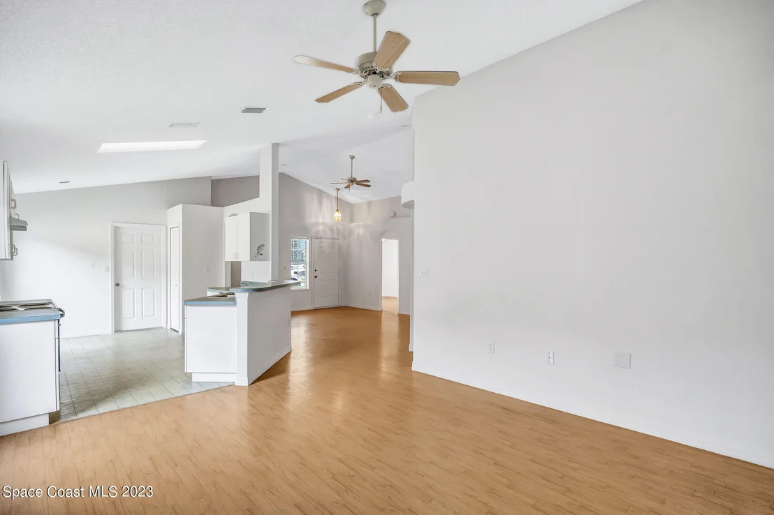 Photo of 958 Pine Creek Circle NE
