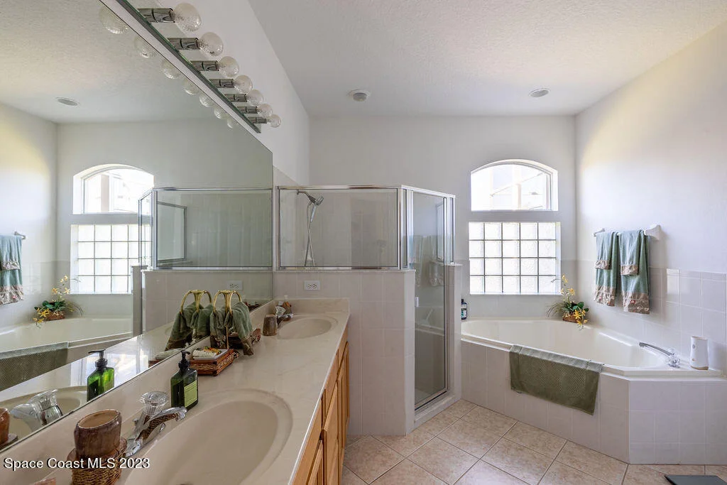 Photo of 4540 Portage Trail