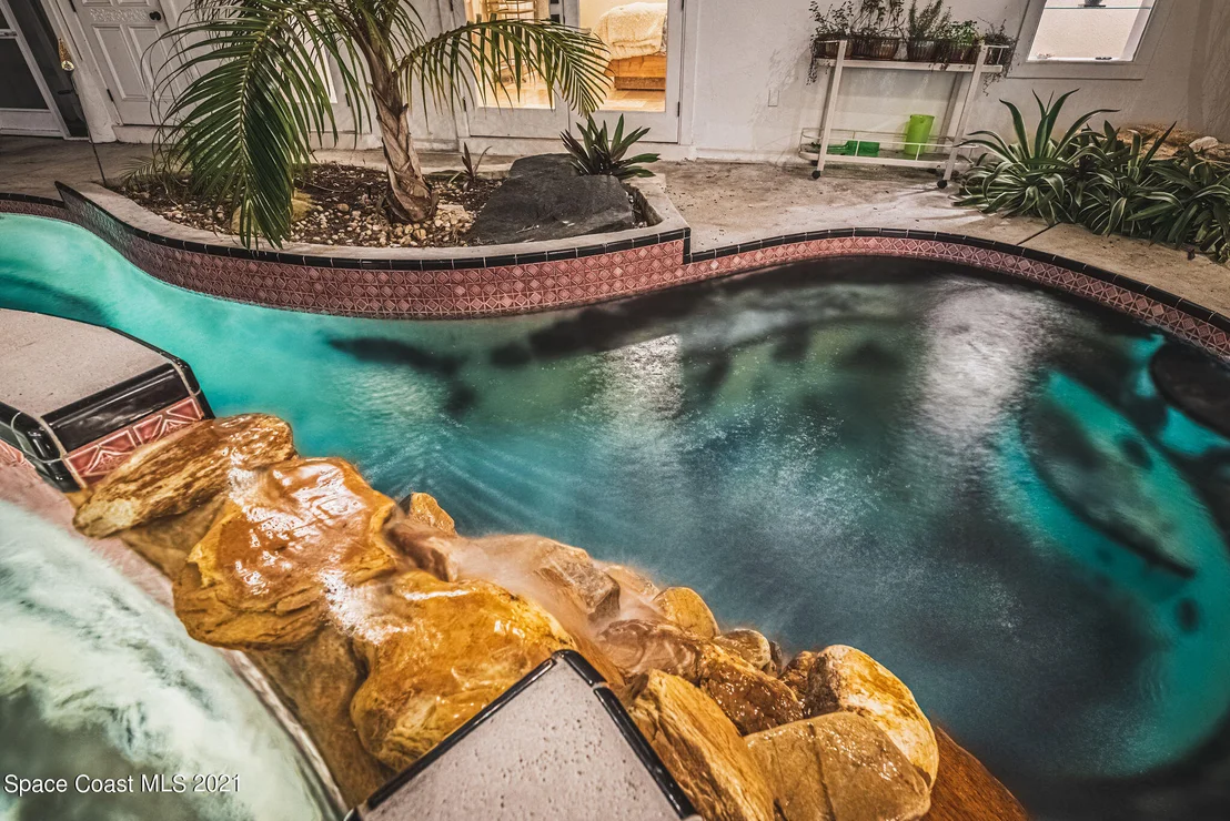 Photo of 472 Peregrine Drive
