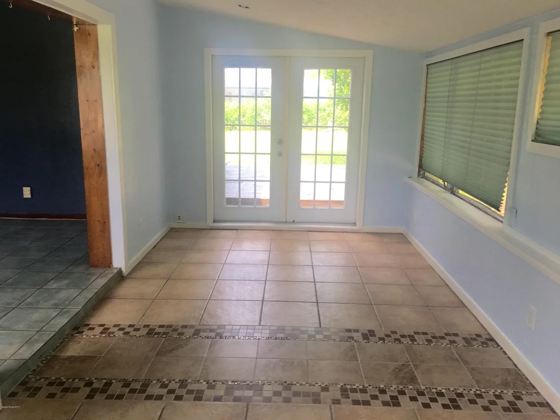 Photo of 330 Avenida Central