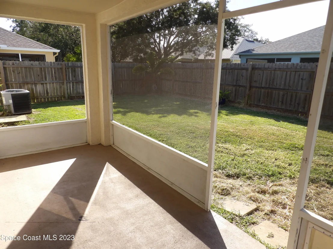 Photo of 1106 White Oak Circle