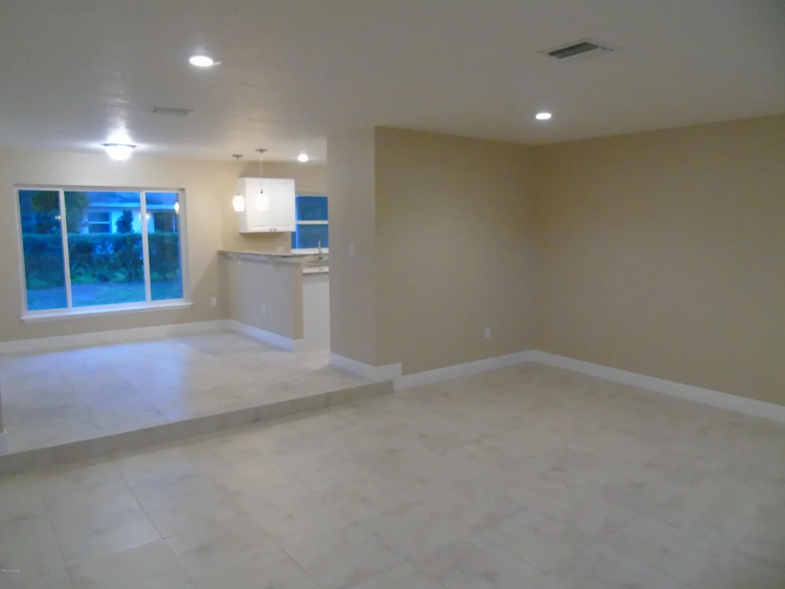 Photo of 897 Kings Post Road