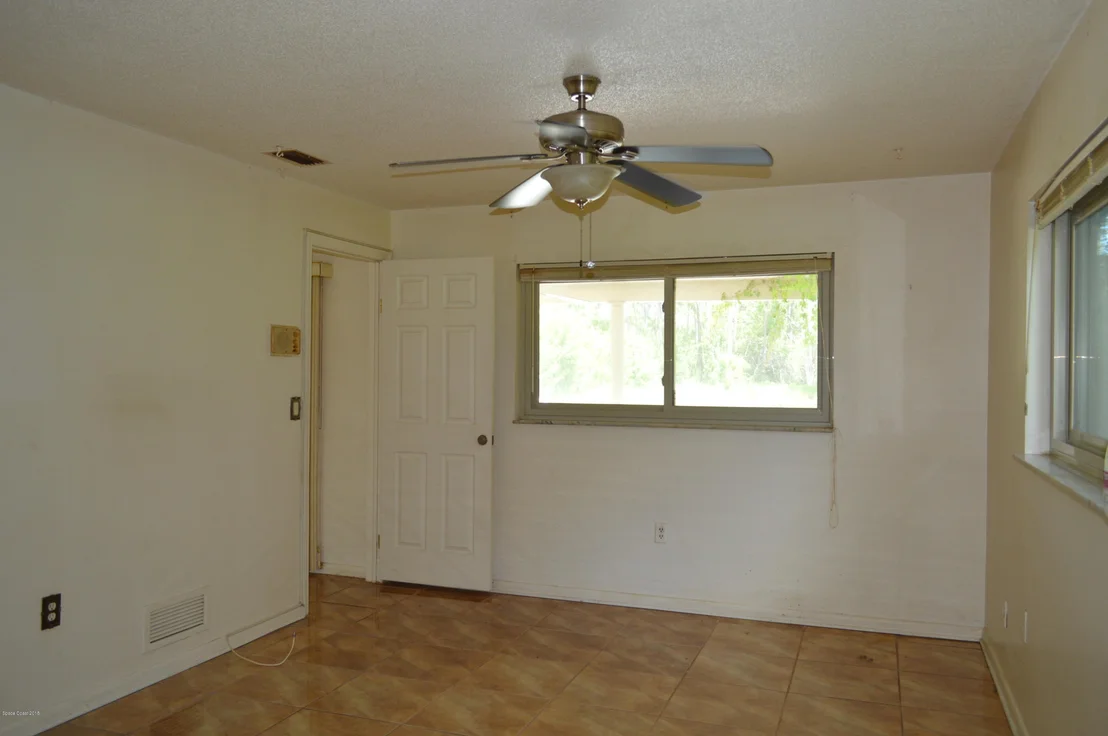 Photo of 4000 Lakebreeze Boulevard