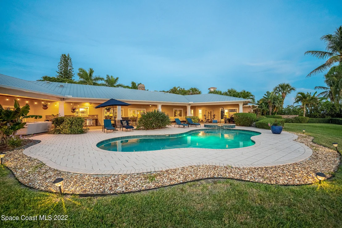 Photo of 437 River View Lane