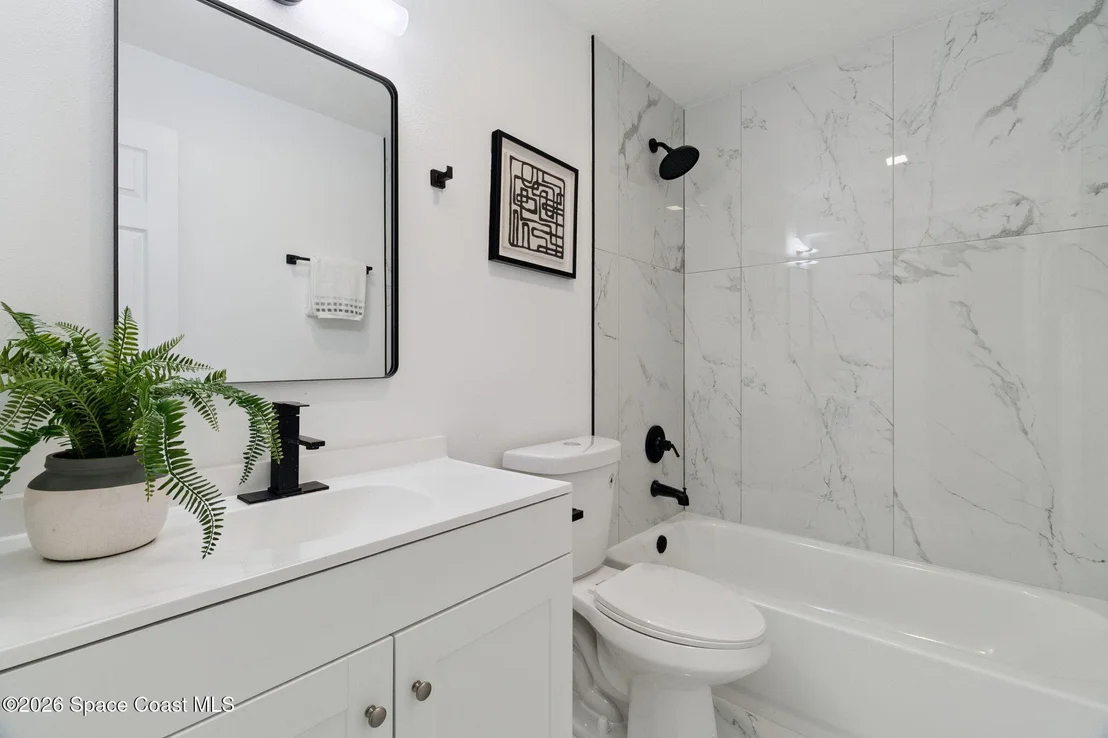 Photo of 949 Lexington Road