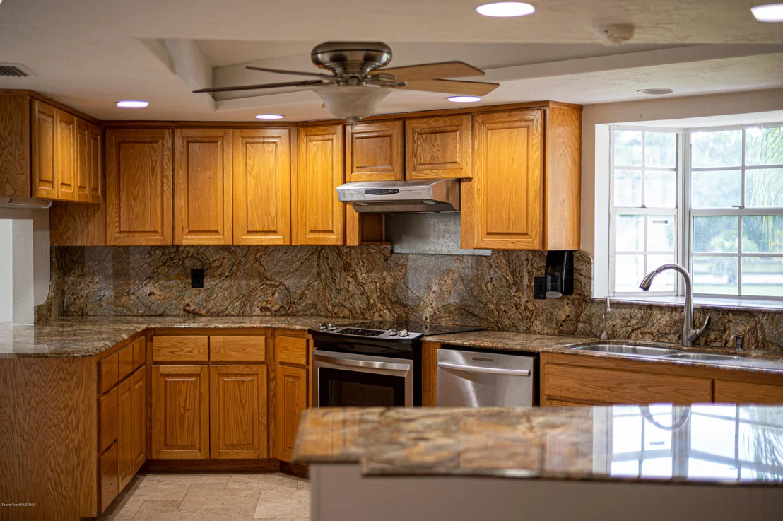Photo of 4300 Pinewood Road
