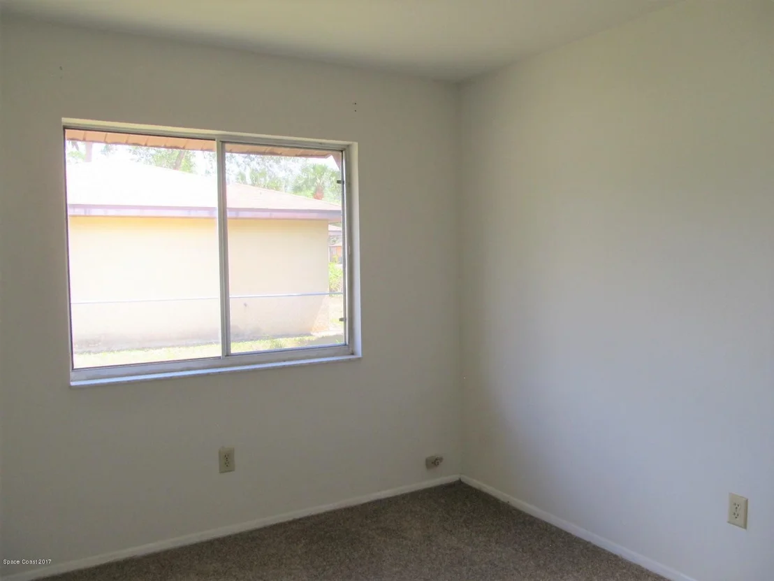 Photo of 1500 Van Eck Road NE