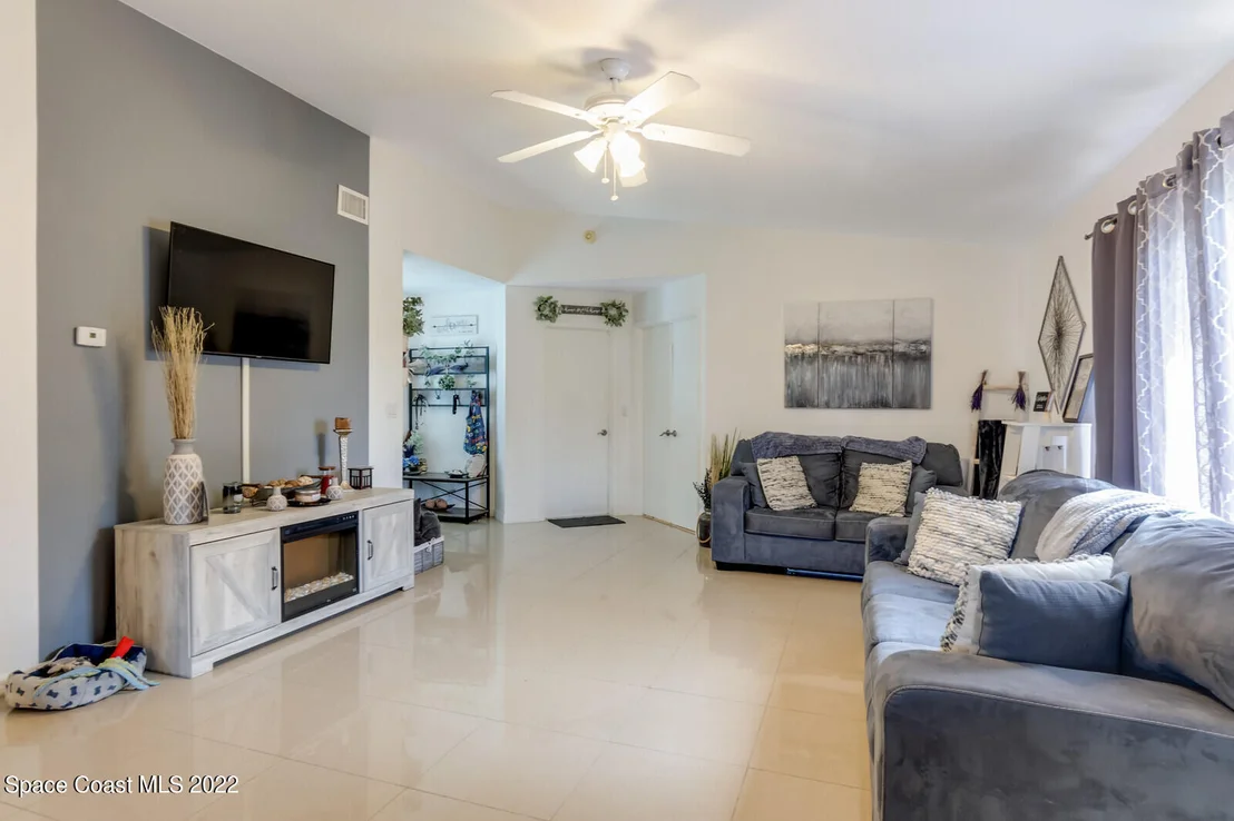 Photo of 802 Wateroak Drive NE