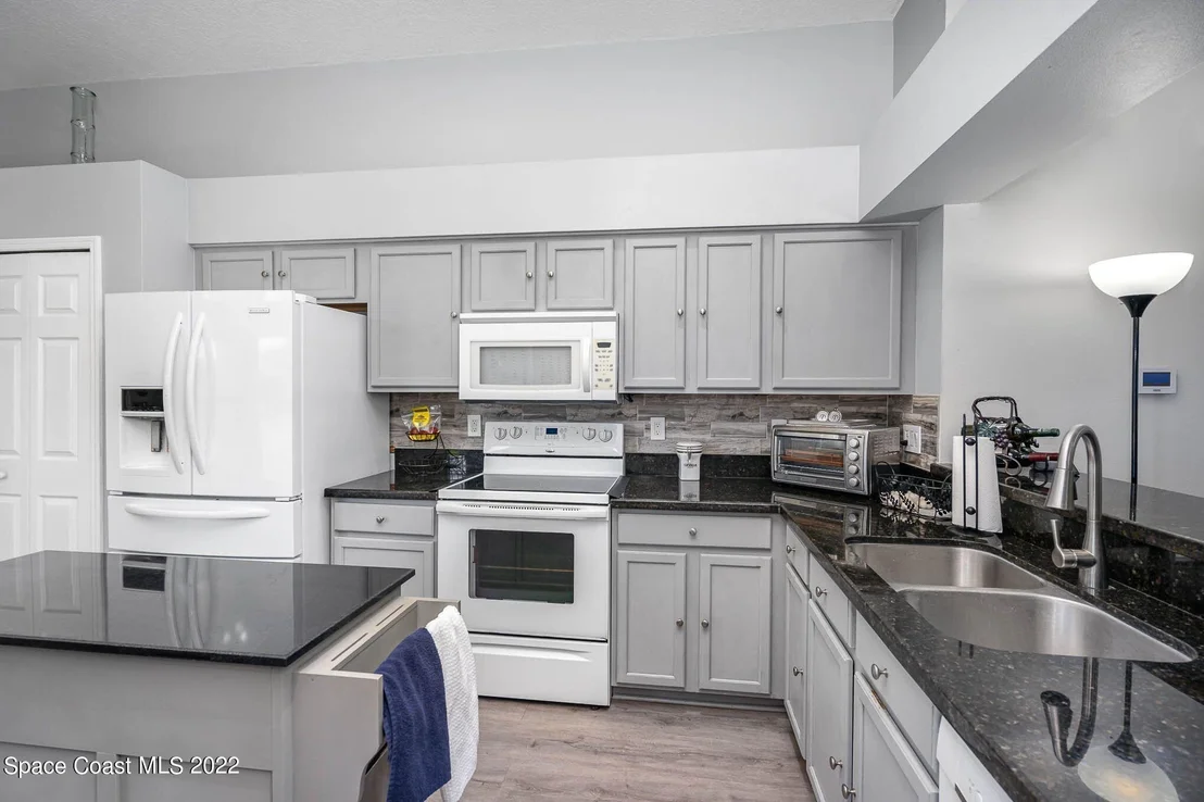 Photo of 2465 Hidden Pine Lane NE