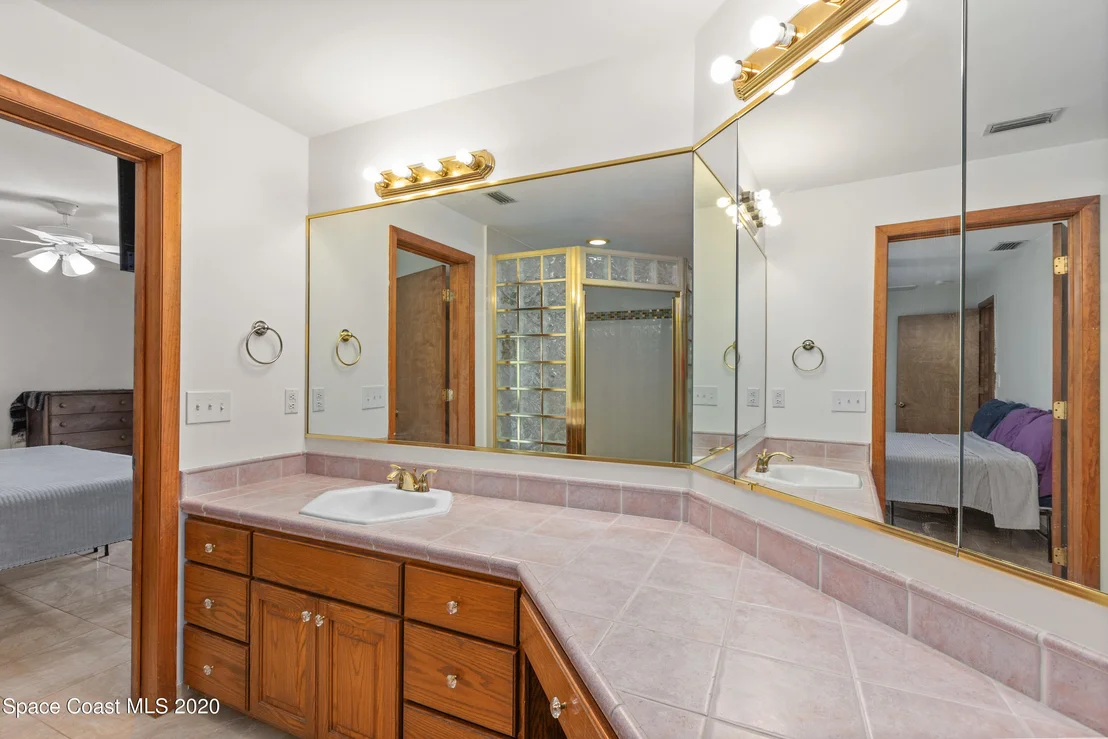 Photo of 1531 Hall Road