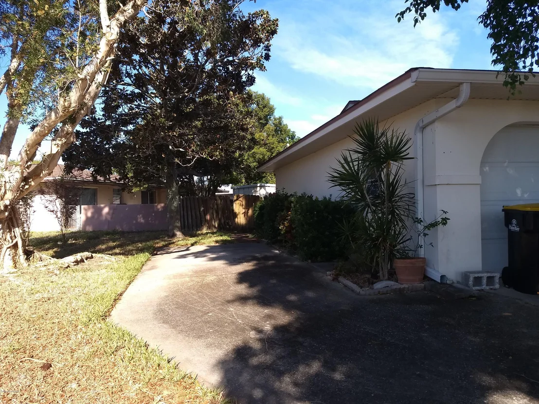 Photo of 800 Edwards Street NE