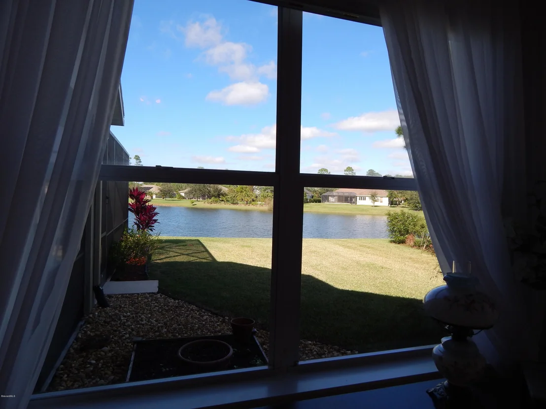 Photo of 211 SE Devlin Court