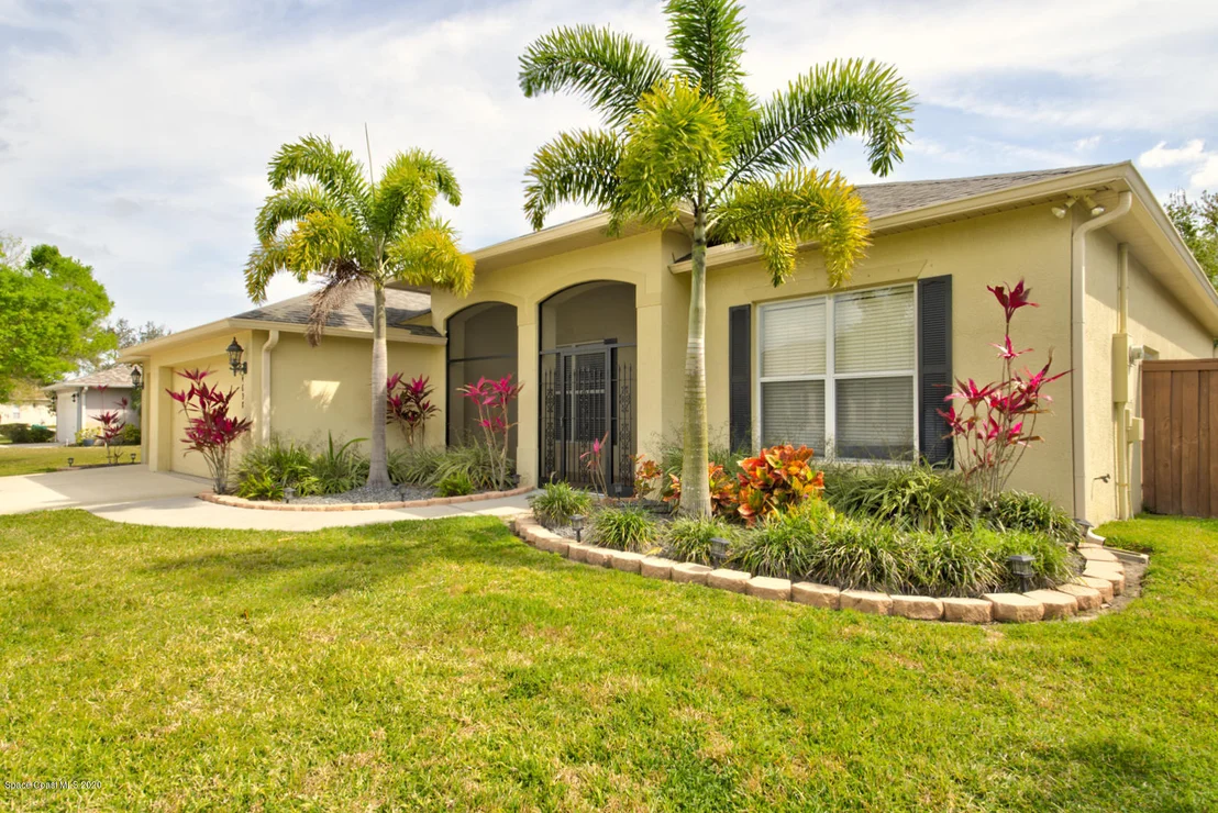 Photo of 4698 Alamanda Drive