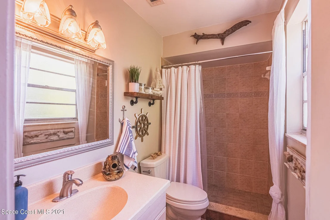 Photo of 818 Hanover Court