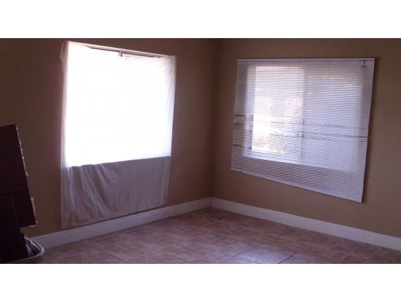 Photo of 905 NE Riviera
