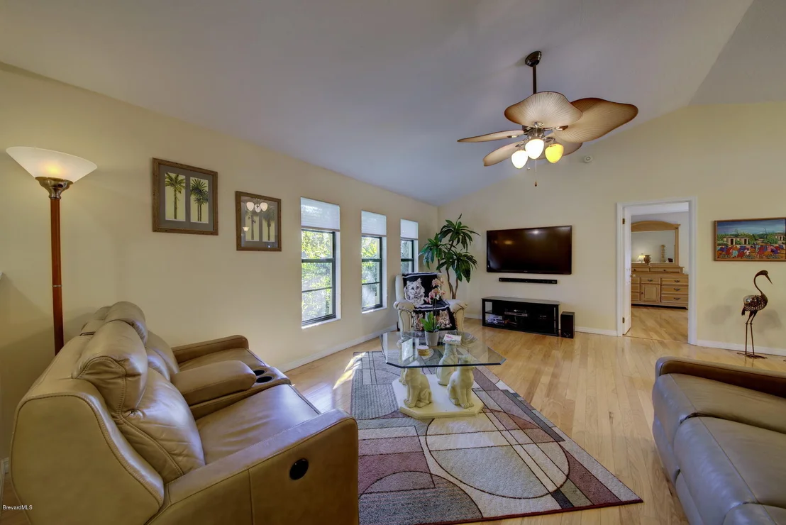 Photo of 1827 S Live Oak Drive
