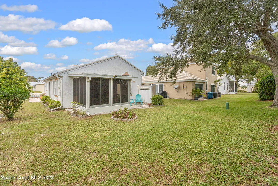 Photo of 921 Wateroak Drive NE