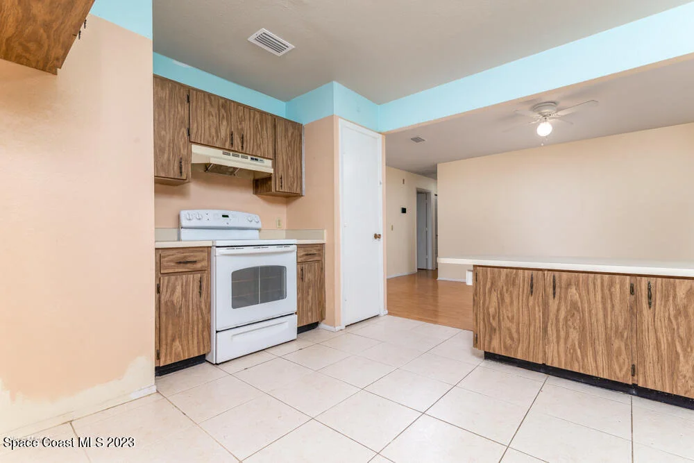 Photo of 721 Arundo Avenue NE