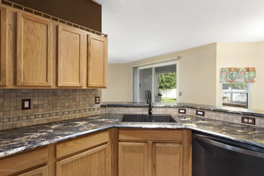 Photo of 5585 Graham Street