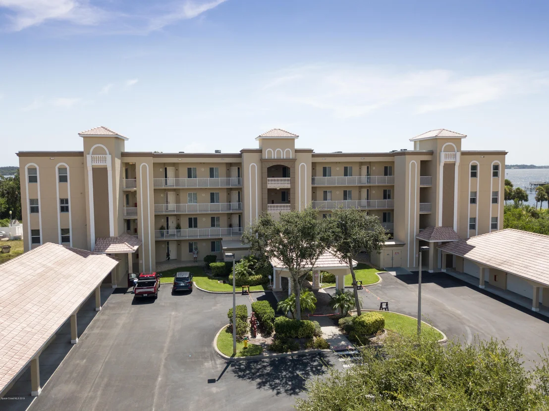 Photo of Unit 302 at 6005 Highway 1