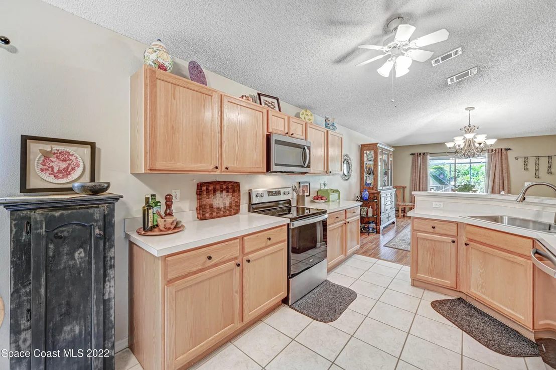 Photo of 1153 White Oak Circle