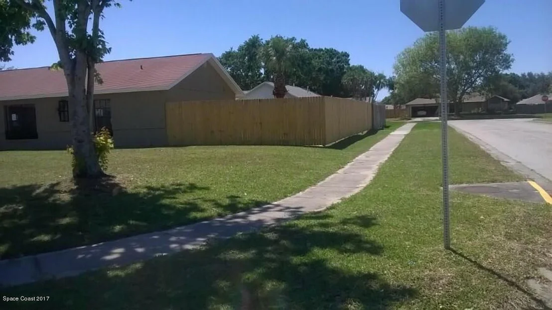 Photo of 2622 Longwood Boulevard