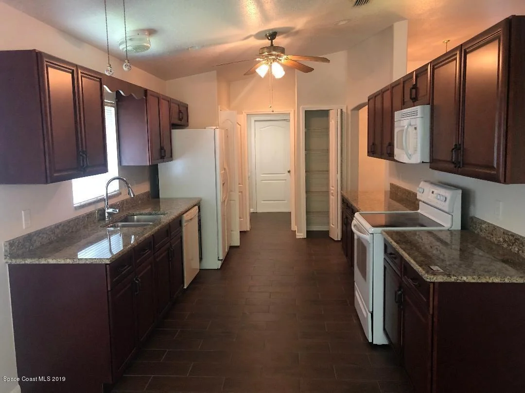 Photo of 1124 Pine Creek Circle NE
