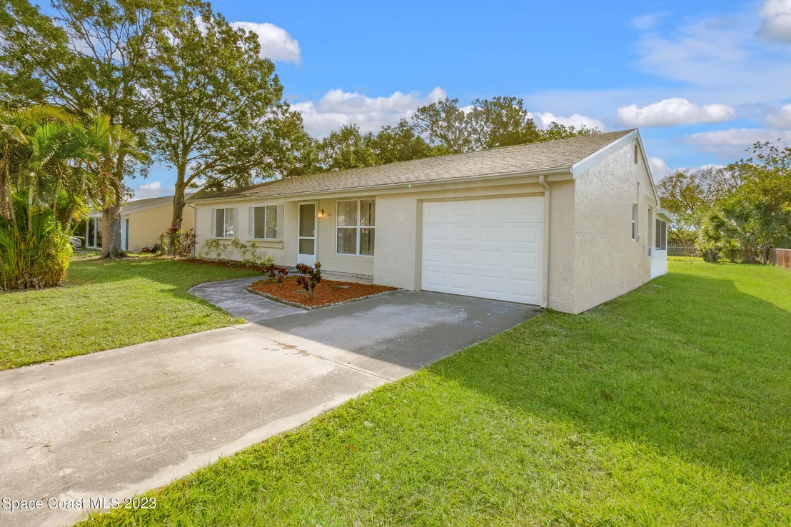 Photo of 1384 Ethel Circle NE