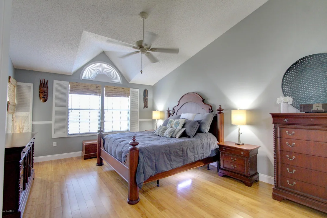 Photo of 1237 Lakeview Drive