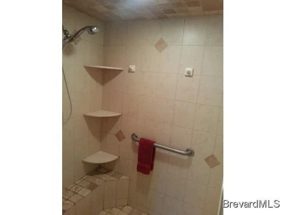 Photo of 1026 NE Pineapple