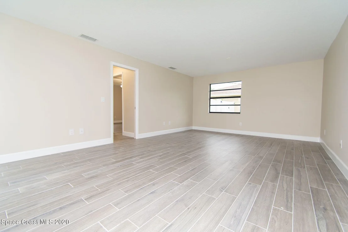 Photo of 987 Pineland Drive