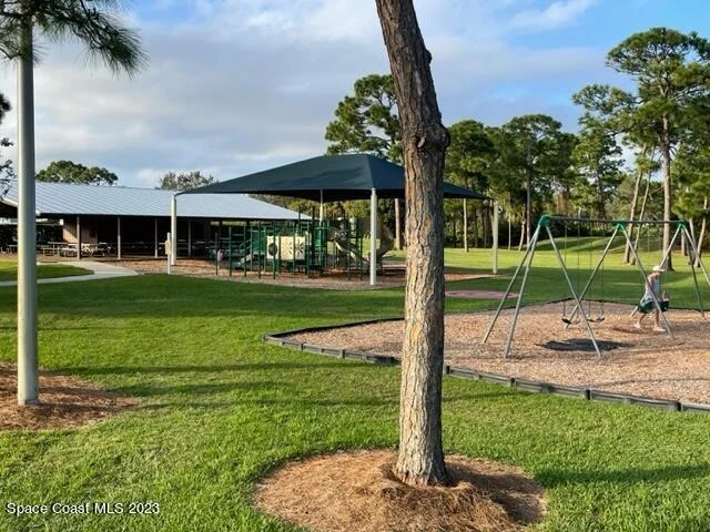 Photo of 537 Crystal Lake Drive