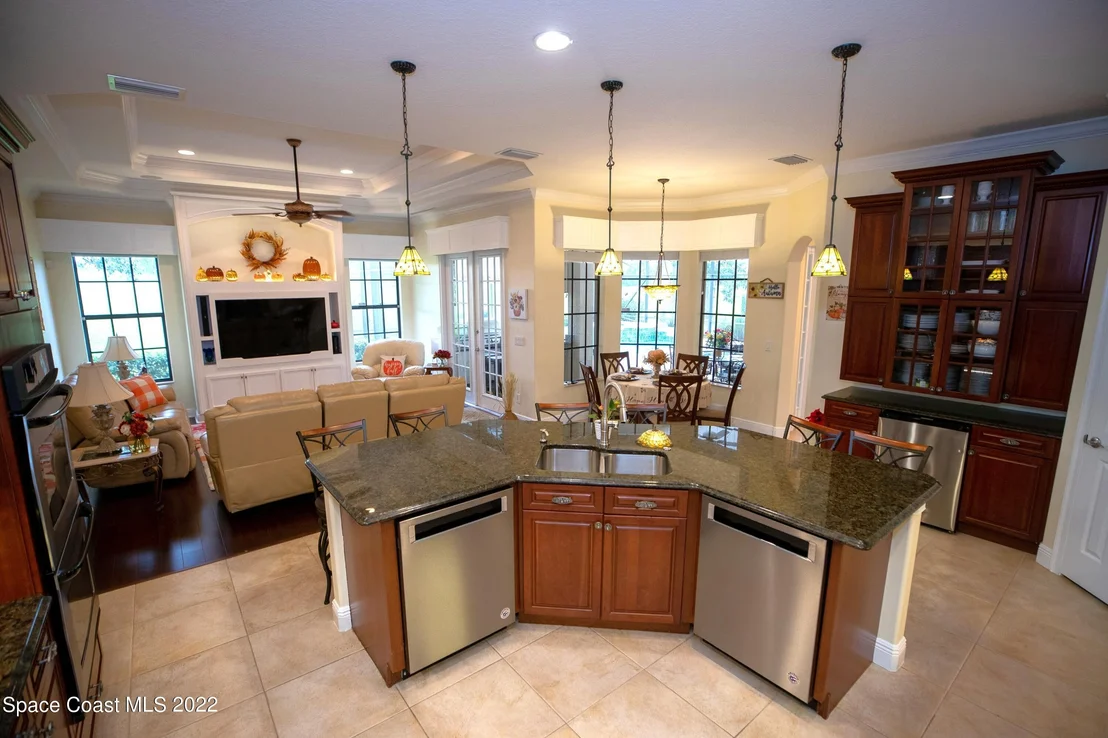 Photo of 2112 Windbrook Drive SE