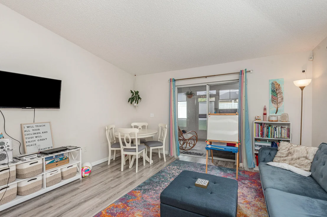 Photo of 1167 White Oak Circle