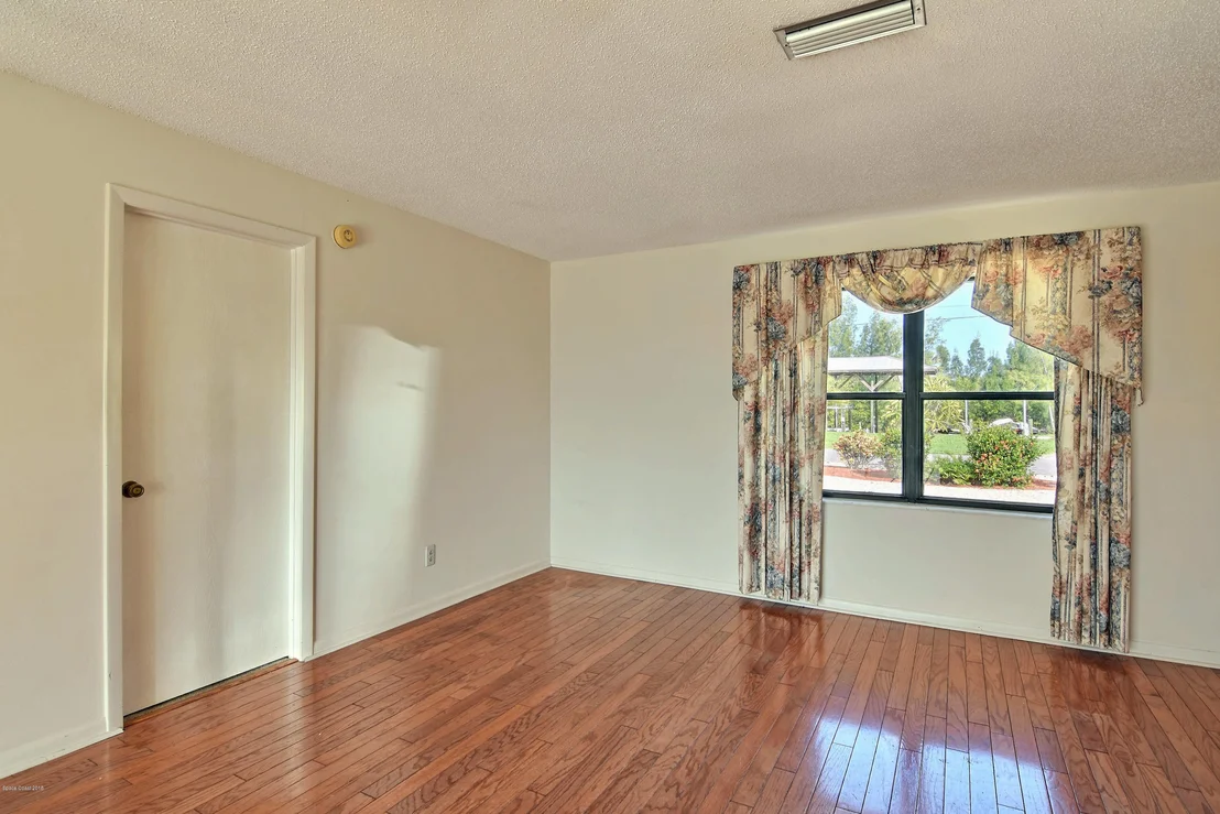 Photo of 387 Nikomas Way