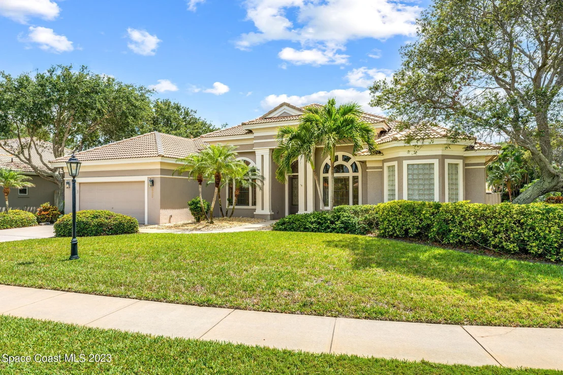 Photo of 423 Flanders Drive