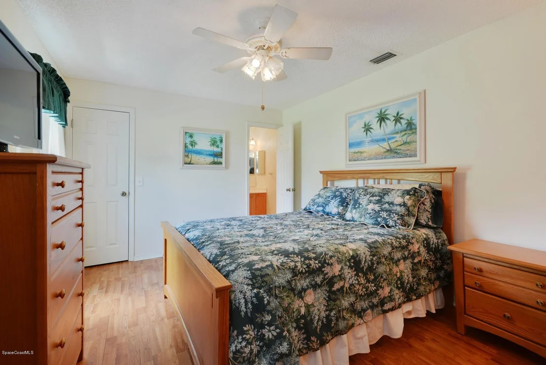 Photo of 232 Oak Lake Road