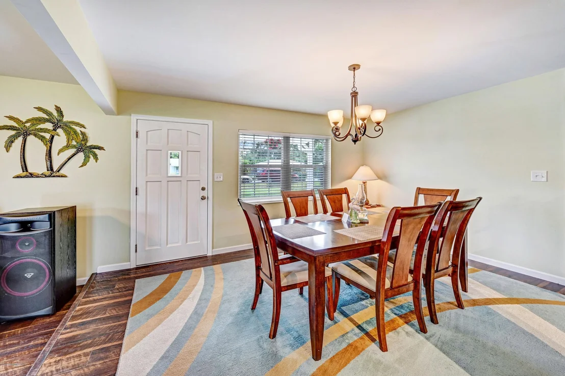 Photo of 2521 N Palm Drive N