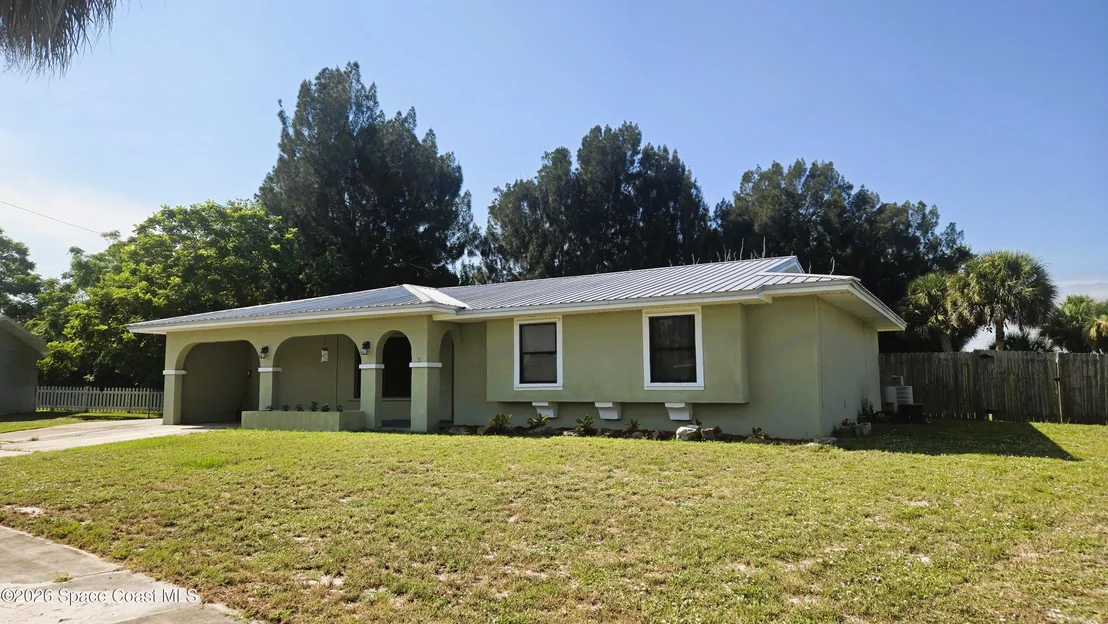 Photo of 940 Bacon Circle NE