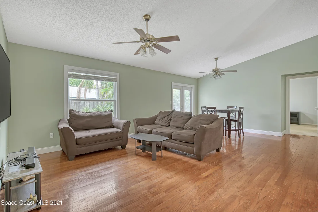 Photo of 794 White Pine Avenue