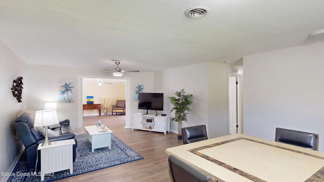 Photo of 1045 Green Road
