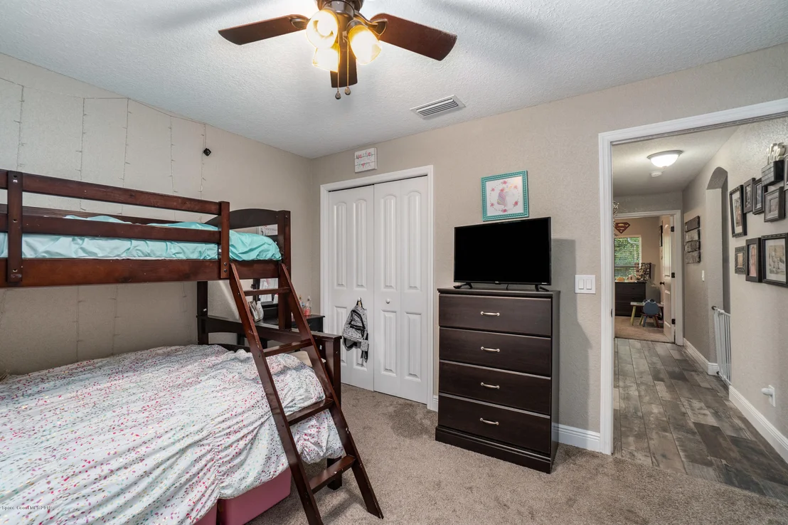 Photo of 5715 Lord Street