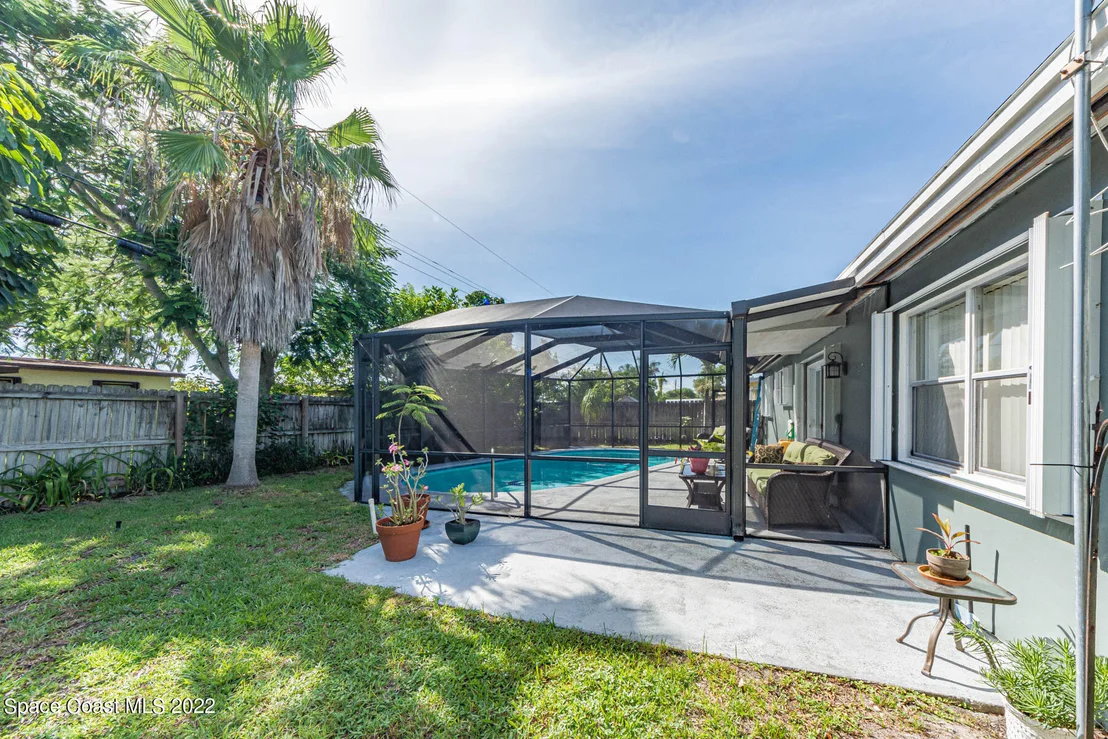Photo of 931 Bianca Drive NE