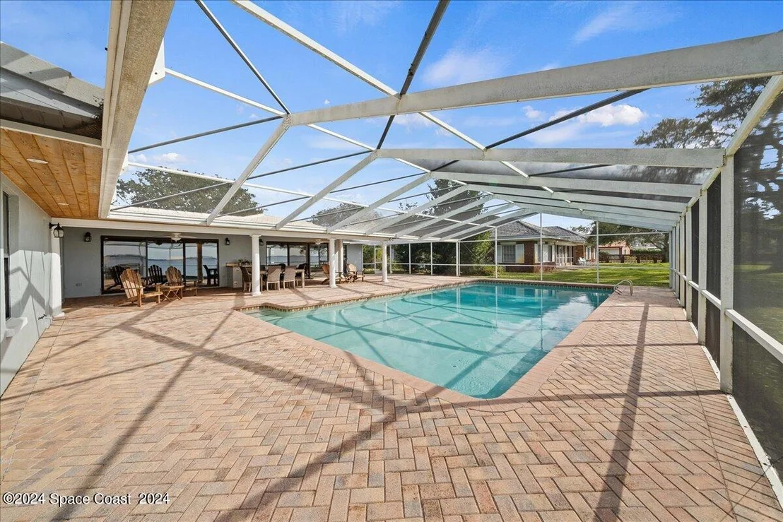 Photo of 206 Riverside Drive